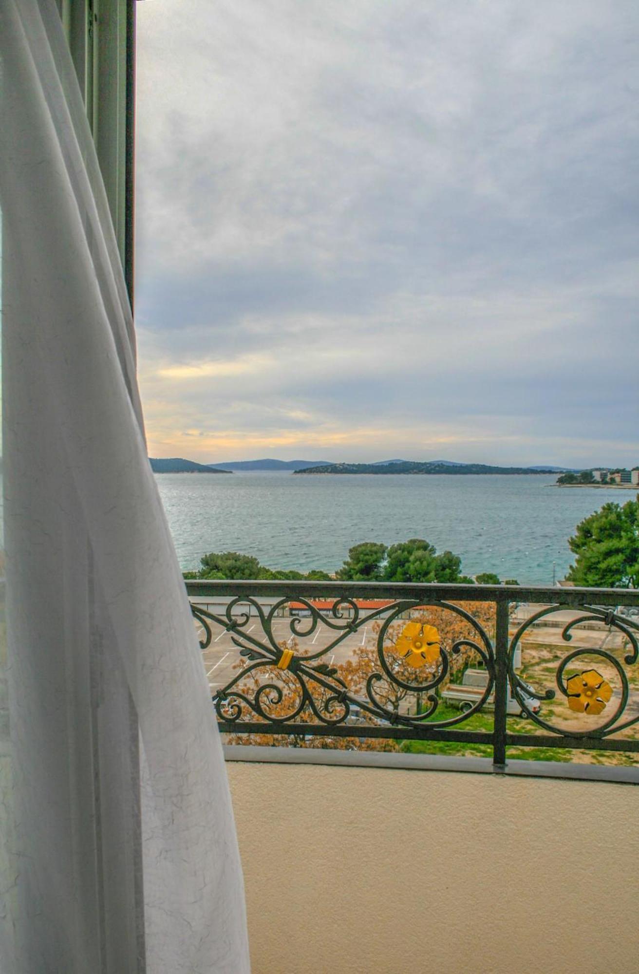 Hotel Miramare Vodice Eksteriør bilde